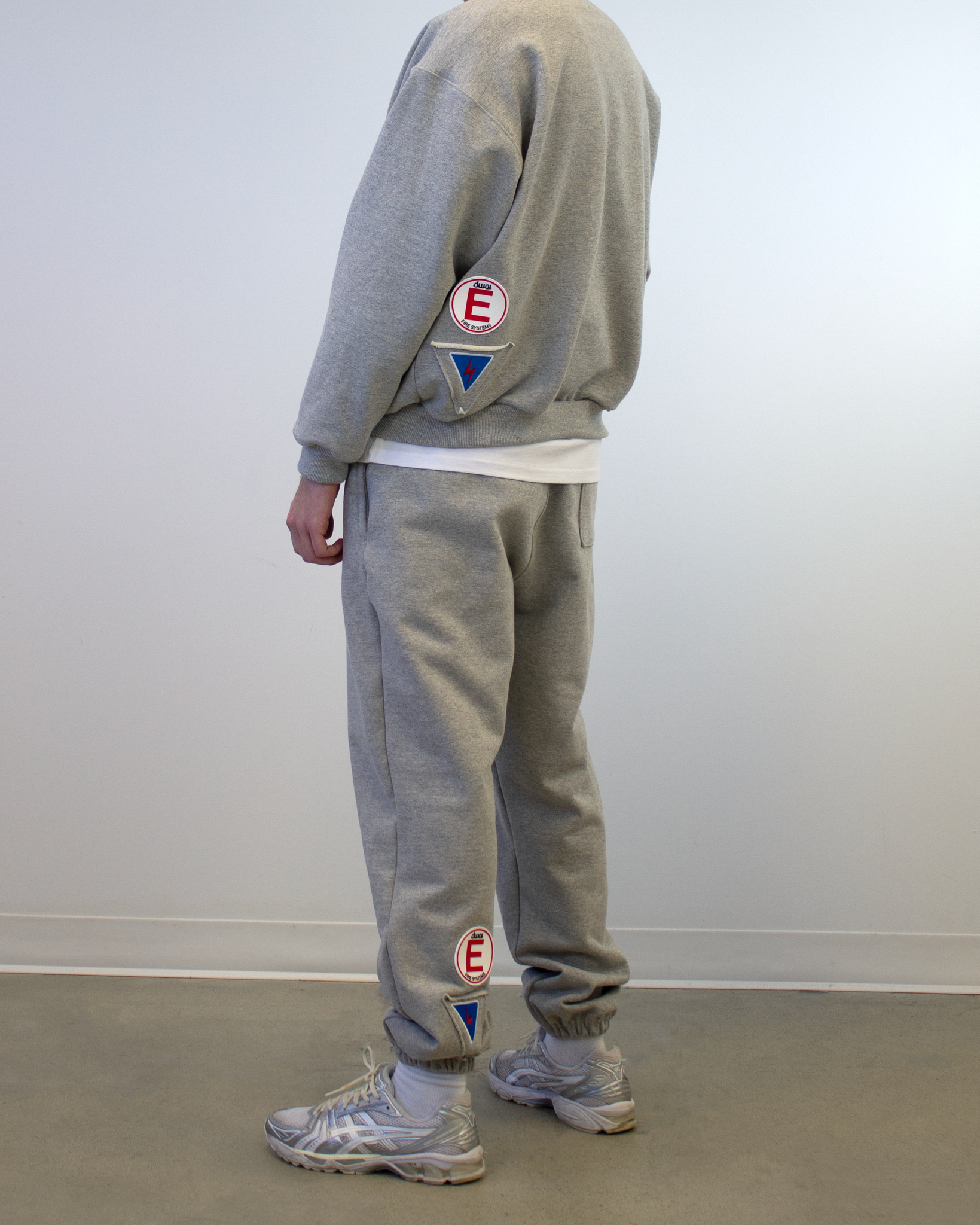 DWAI Paddock Club Sweatpants Model1 #color_tarmac-grey